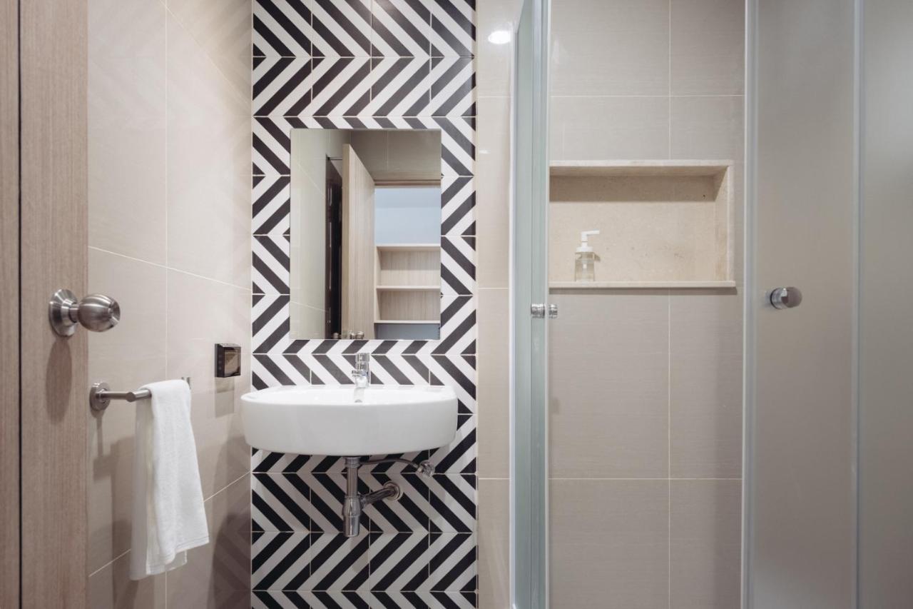 China Cozy Asoke Otel Bangkok Dış mekan fotoğraf